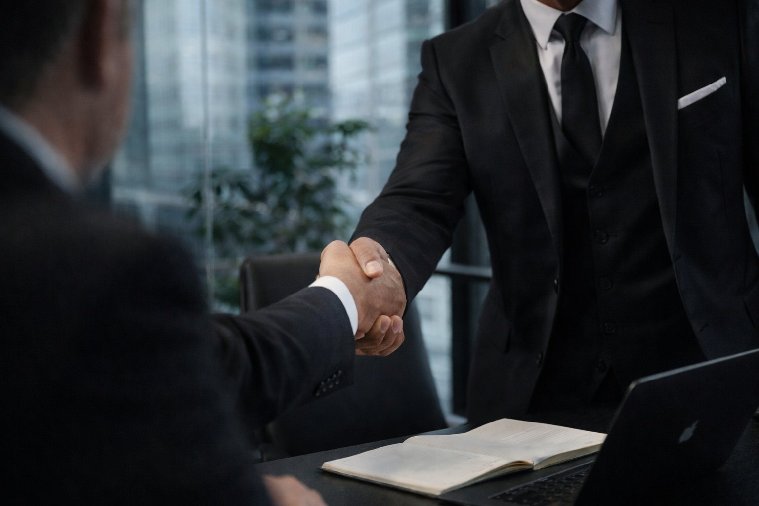 Spiros Loupas im Beratungsgespräch